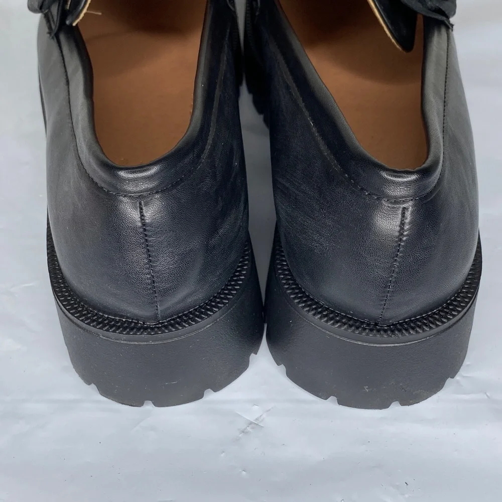 Elegant Black Loafers with Gold Accents - Picture 9 of 11